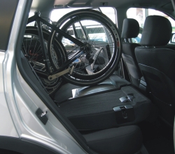 Innenraum Fahrradträger und Fahrradhalter, Fahrradtransport im Auto